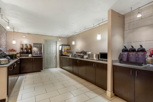La Quinta Inn & Suites by Wyndham Binghamton - Johnson City image 6
